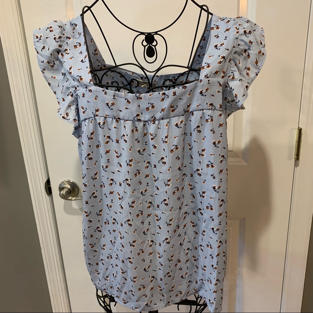 Pleione Baby Blue Sleeveless Blouse w/ Flowers